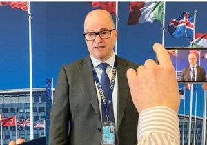 استعفای وزیر دفاع نروژ به دلیل رابطه جنسی با دختر دبیرستانی