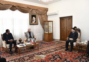 نیاز زیمباوه به ۲۰ هزار تراکتور برای مکانیزه کردن کشاورزی