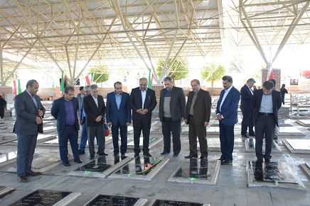 عطرافشانی و گلباران مزار شهدای جهادگر وادی رحمت تبریز به مناسبت گرامیداشت هفته دولت ‌