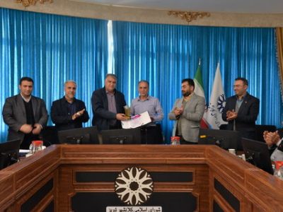 اهدای تندیس تابان به رئیس کمیسیون ورزش و جوانان شورای اسلامی تبریز