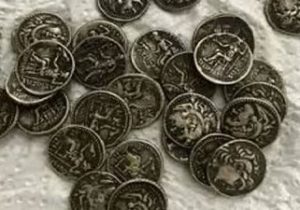 کشف هزار و ۷۶۰ عدد سکه فلزی تاریخی از منزل یک روستایی در مراغه