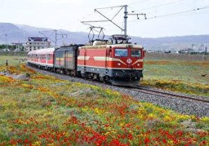 کاهش زمان سفر در قطارهای نوروزی منطقه آذربایجان