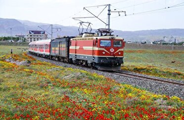 کاهش زمان سفر در قطار‌های نوروزی منطقه آذربایجان