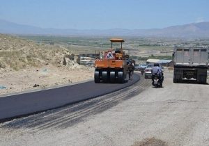 توزیع۴۵۰تن آسفالت درمسیر جاده قدیم وادی رحمت