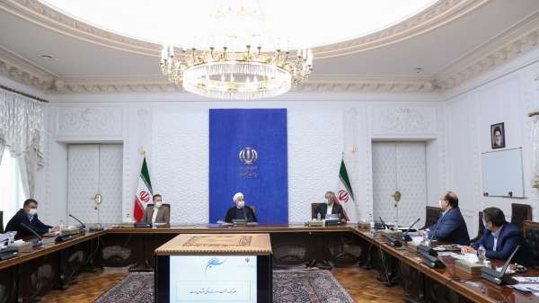 دولت تلاش می کند کشور در حوزه های راهبردی دچار مضیقه نشود/ تامین داروی مورد نیاز مردم از اولویت های دولت است/ دستور تسریع در پرداخت مطالبات کادر درمان