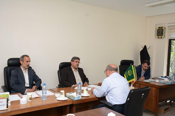 رسیدگی به مشکلات ۹ نفر از بهره برداران با حضور معاون توسعه مدیریت ومنابع سازمان جهادکشاورزی استان آذربایجان شرقی