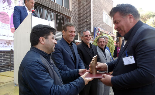 آیین اختتامیه معرفی توانمندیهای بخش کشاورزی شهرستان ملکان(انگور ودوشاب) درتفرجگاه عینالی تبریز برگزارشد