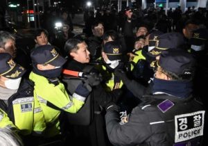 کره جنوبی زیر بار کودتا نرفت / پیروزی جامعه مدنی / قدرت مرجعیت رسانه ای