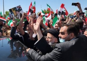 ۵ نکته درباره استقبال جعلی از رئیسی در سوریه