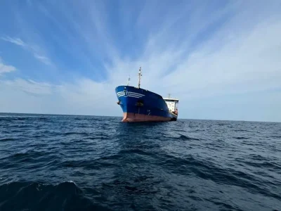 یک فروند کشتی نفتکش حامل ۶ میلیون لیتر گازوئیل قاچاق در سواحل دریای عمان توقیف شد/ این کشتی ۱۸ خدمه از اتباع کشور‌های هند، سریلانکا و بنگلادش دارد