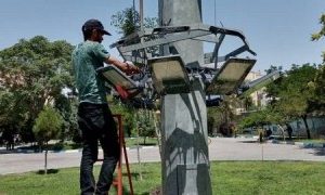 بهسازی و رسیدگی مستمر به وضعیت روشنایی پارکهای سطح شهر
