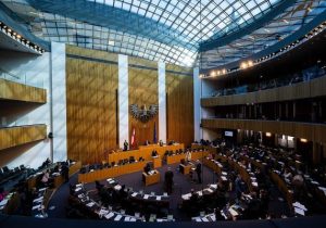 اتریش؛ انتقاد بزرگترین حزب از دستگاه اطلاعاتی: چرا گفتید ایران می خواهد بمب اتمی بسازد؟ / درخواست استعفای ۲ مقام ارشد