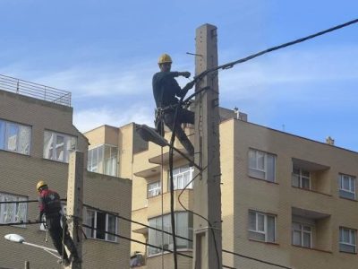 تبدیل شبکه فشار ضعیف هوایی برق تبریز به کابل خودنگهدار در خط پایانی