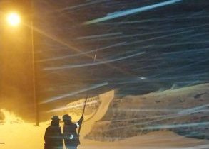 تلاش شبانه همکاران برق اسکو برای رفع خاموشی برق روستای آمقان