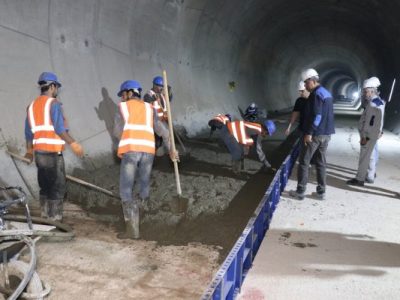 آغاز عملیات روسازی و ریلگذاری تونل غربی خط ۲ متروی تبریز با تجهیزات بومی