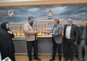 تجلیل از فرزندان شهداء شاغل در شهرداری منطقه ۸