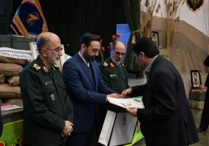 تجلیل از رئیس سازمان جهادکشاورزی آذربایجان شرقی دربرگزاری باشکوهتر کنگره ملی ده هزار شهید آذربایجان شرقی