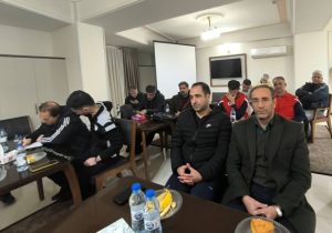 دربی آذربایجان نخستین مسابقه مقاومت شهرداری تبریز در مرحله نهایی لیگ دو والیبال