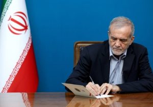 بر دست نیرو‌های مسلح و مدافعان غیور وطن بوسه می‌زنم