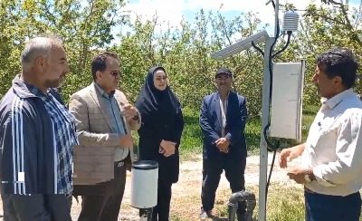 نصب دستگاه دیتالاگر در باغهای آتش بیگ هشترود