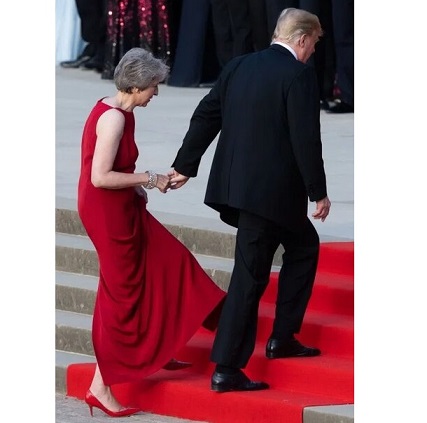 ترزا می به شوهرش گفت ترامپ دستش را گرفته است!