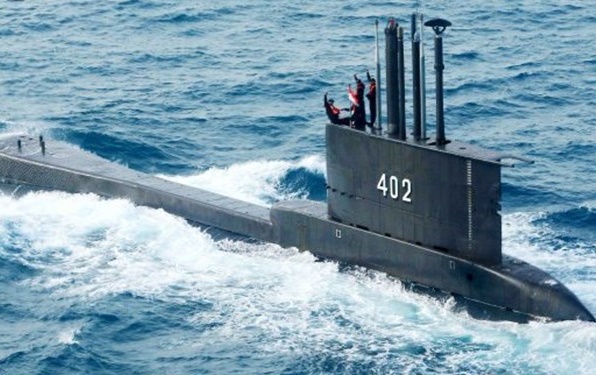 یک فروند زیر دریایی ارتش اندونزی گم شد