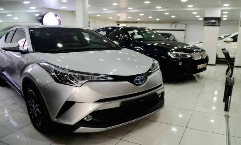 قیمت خودروها در تعقیب نرخ دلار!/ حذف دلار از معاملات، آب روی آتش تورم بازارها