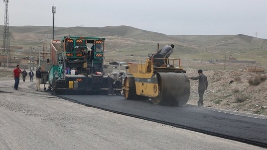 آغاز عملیات آسفالت ریزی مسیرگشایی ۳۰ متری مردانی آذر در شهرک اندیشه