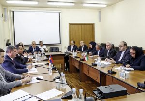 مشارکت شرکت‌های آذربایجان شرقی در اجرای پروژه‌های راه‌سازی استان سیونیک/ رفع موانع گمرکی در مرز ایران و ارمنستان