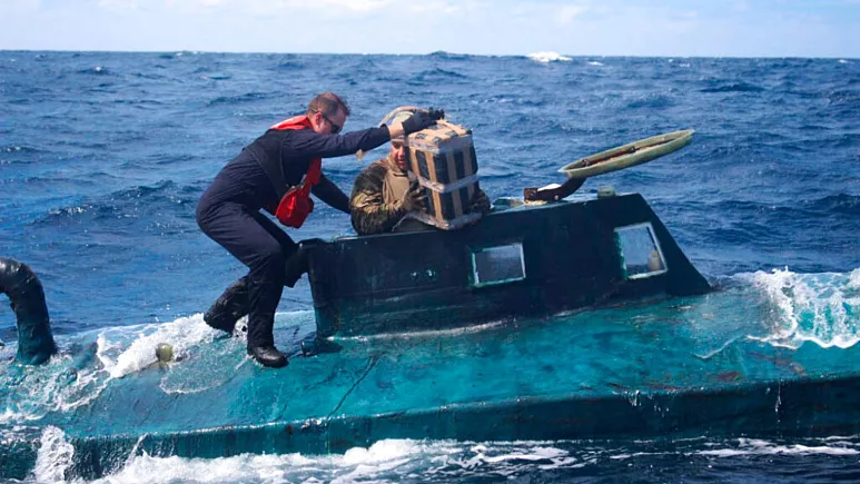 گارد ساحلی کلمبیا بزرگترین زیردریایی مخصوص حمل مواد مخدر را کشف کرد