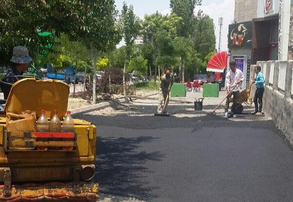 توسط شهرداری منطقه ۲ تبریز انجام شد؛لکه گیری اساسی در پیاده راه جاده ائل گلی تبریز