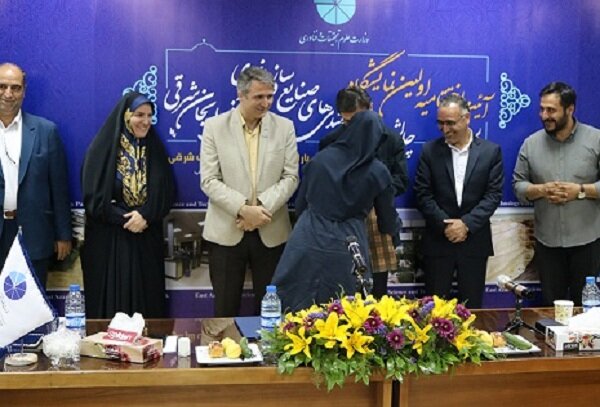 سازمان فناوری اطلاعات شهرداری تبریز به عنوان غرفه برتر انتخاب شد