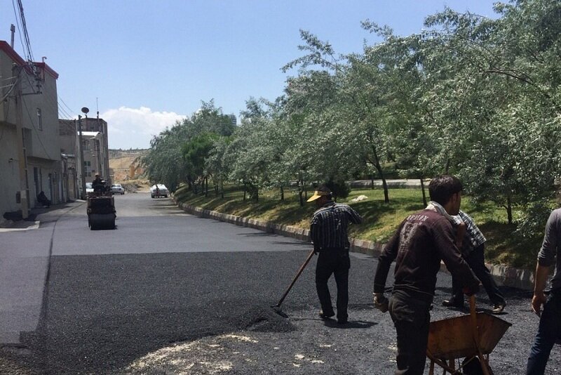 اجرای آسفالت به میزان ۳۵ تن در کوی باران شهرک بارنج