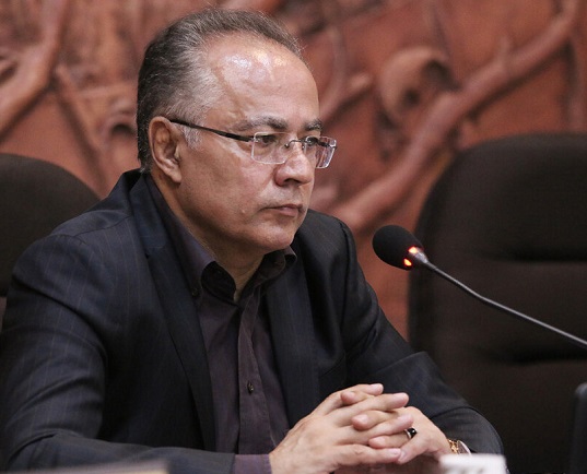 از مدیریت دکتر شکور اکبرنژاد و ایجاد تحول در شورای شهر تشکر می کنم