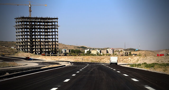 اجرای عملیات آسفالت ریزی پروژه کمربند میانی خاوران با ۶۳۲۰ تن آسفالت