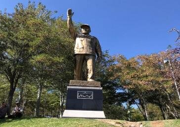 نصب تندیس سردار شهید احمد کاظمی در پارک شمیم پایداری تبریز