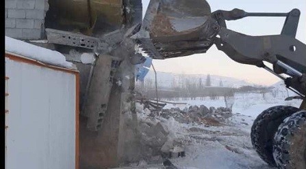 در پی صدور رای کمیسیون ماده صد تخریب ساخت و ساز غیرمجاز در آرپادره سی توسط شهرداری منطقه پنج تبریز اجراشد