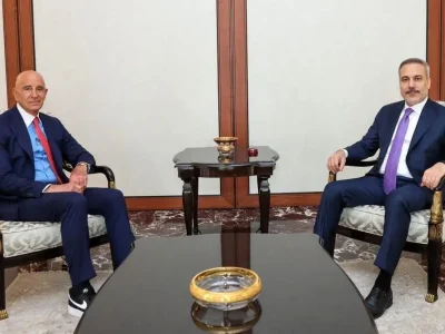 راز کفش‌های فرستاده آمریکا | چه چیزی پنهان شده بود؟ جاسوسی با کتانی