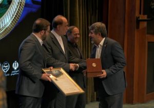 تراکتورسازی نشان برتر امنیت غذایی کشور را دریافت کرد