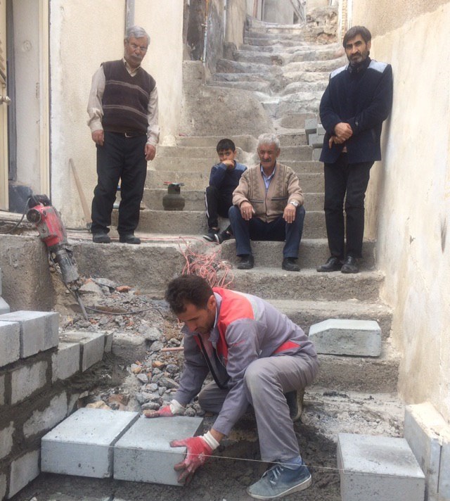 اتمام عملیات پله گذاری در کوچه شیبدار نصیری واقع در خیابان ایده لو