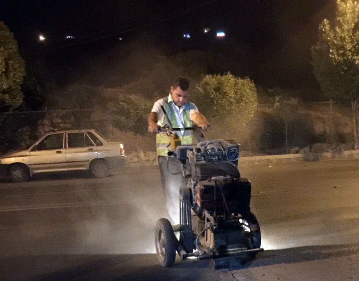 ۲۰۰۰ متر عملیات درزگیری آسفالت در ضلع جنوبی خیابان عباسی و خیابان مناف زاده