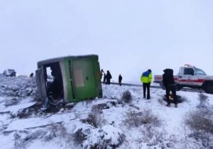 برخورد اتوبوس با کمپرسی در آزادراه تبریز-زنجان، با ۲۲ مصدوم