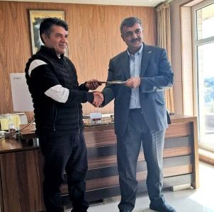 مرکز تحقیقات و آموزش کشاورزی آذربایجان شرقی «آتیلا منوچهری» را به عنوان پسته کار نمونه استان معرفی کرد