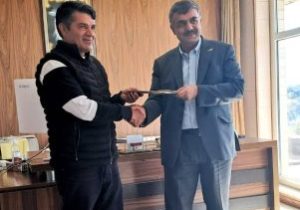 مرکز تحقیقات و آموزش کشاورزی آذربایجان شرقی «آتیلا منوچهری» را به عنوان پسته کار نمونه استان معرفی کرد