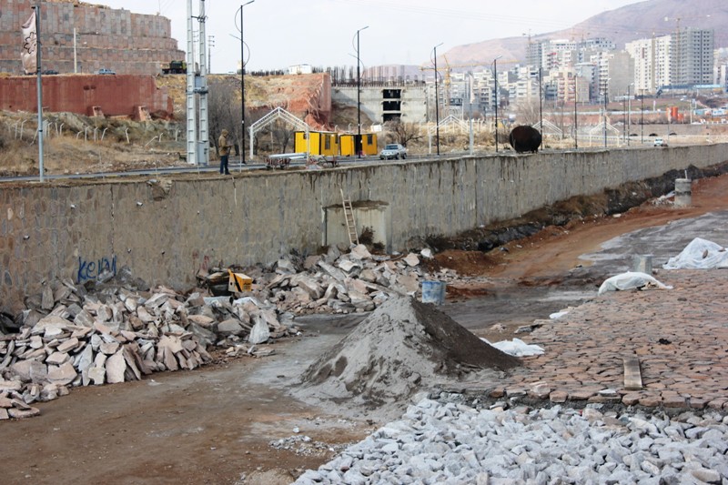 مشارکت شهرداری در لایروبی مسیر بالادستی مهرانه رود