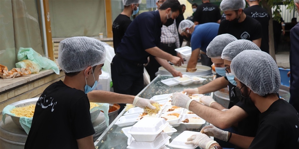 به همت مرکز نیکوکاری شهید باکری تبریز برگزارشد ؛ اجرای طرح ملی نذرواره ۷۲ خوان احسان حسینی در تبریز