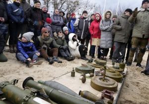 نقشه ترور رئیس جمهور اوکراین خنثی شد/ پارلمان اروپا تقاضای اوکراین برای پیوستن به اتحادیه اروپا را پذیرفت/ بایدن: پوتین باید برای حمله به اوکراین هزینه بدهد