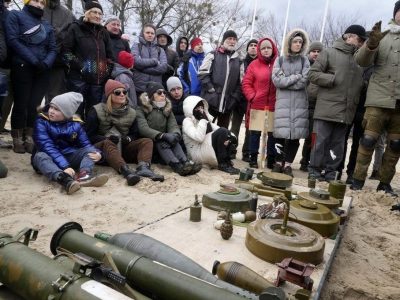 نقشه ترور رئیس جمهور اوکراین خنثی شد/ پارلمان اروپا تقاضای اوکراین برای پیوستن به اتحادیه اروپا را پذیرفت/ بایدن: پوتین باید برای حمله به اوکراین هزینه بدهد