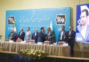 تجلیل از مدیرکل دامپزشکی آذربایجان شرقی به عنوان مدیر برتر استانی در جریان ارزیابی عملکرد جشنواره شهید رجایی