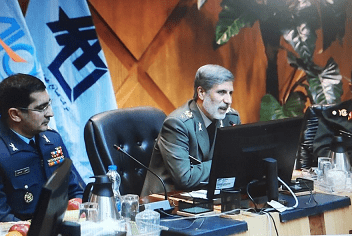 وزیر دفاع:تحریم ها فرصت طلایی برای شناسایی و دست یابی به ظرفیت های علمی و دانش داخلی است